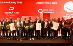 Gruppenfoto der Preisträger des Wuppertaler Wirtschaftspreis 2023