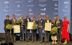 WWP24_Gruppenbild Preisträger Laudatoren Veranstalter u Moderation