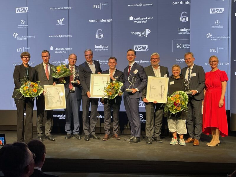 WWP24_Gruppenbild Preisträger Laudatoren Veranstalter u Moderation