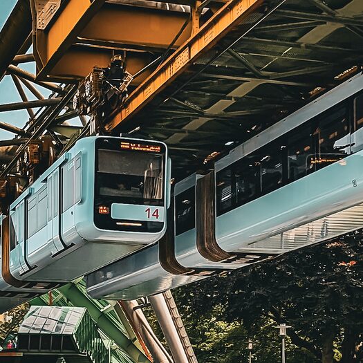 Foto des Monats März03 2025 Slider_Schwebebahnen an der Kluse