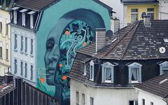 WMMG_Foto des Monats August 2025_kopfgrafik Blick vom Visiodrom auf Mural Ackerstr 18_Foto Susanne Rauen Instaname sura_fotografie