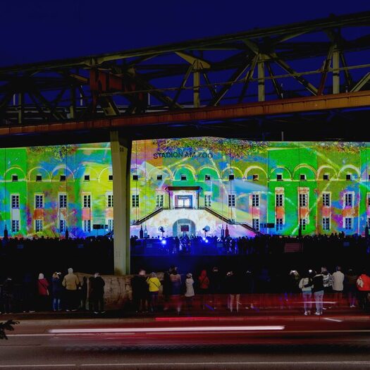 Foto des Monats 03 2026_Illuminiertes Stadion_ Foto Anjte Nuecklich @wupperschoen