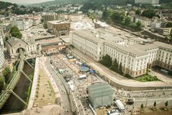 Blick auf die Feierstrecke der B7 Eröffnung