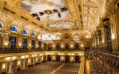 Historische-Stadthalle Großer Saal _Lizenz CC-BY-SA_Foto Simon Wierzba