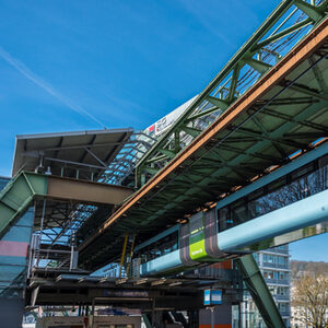 Die Schwebebahn am Robert-Daum-Platz