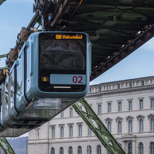 Schwebebahn weltweit bekanntes Wahrzeichen Wuppertals