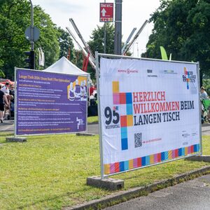 Feststrecke Banner Herzlich Willkommen und Achtsamkeit